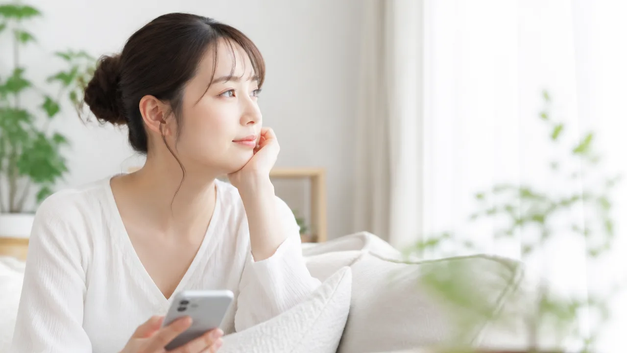 振ったのにLINEブロックしない男性心理は？脈ありとの違いも解説