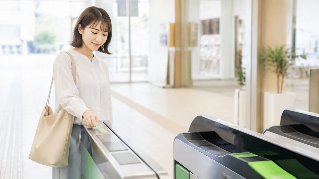 Suicaをタッチし忘れて退場したら？対処法と注意点を解説