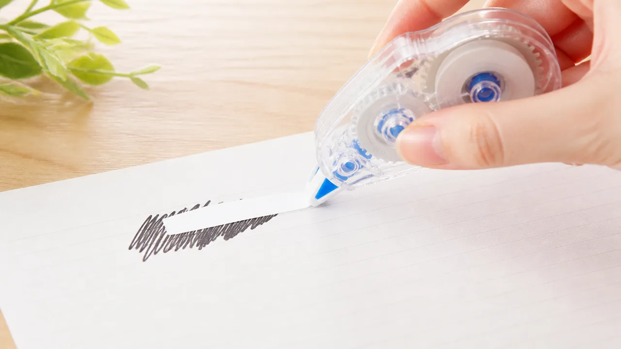 紙についた油性ペンを消す方法は？紙を傷めにくい対処法を紹介