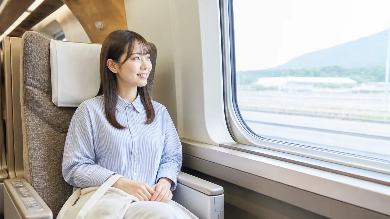 新幹線グリーン車に若い人が乗るのは変?利用理由や周囲の印象を紹介